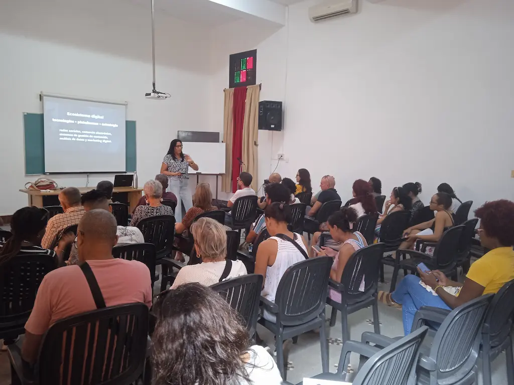 Taller-de-Ecocistemas-Digitales-Loyola-Reina