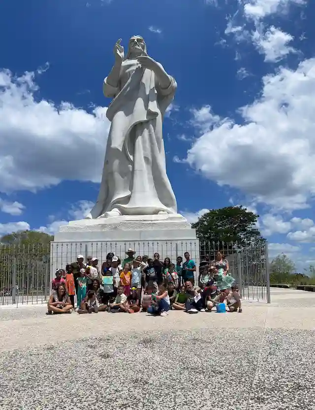 Foto-grupal-de-Casa-comun-en-el-cristo-de-la-Habana