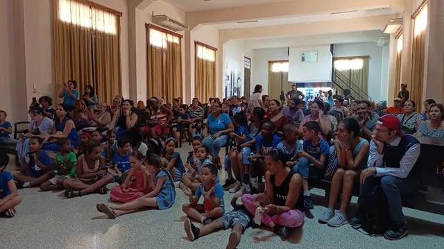 Gran-Parte-del-Publico-por-evento-del-autismo-Loyola-Reina