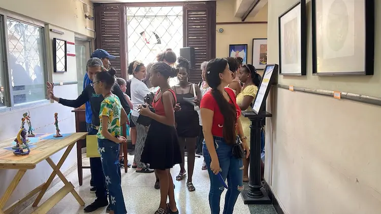 inauguración de artes plásticas en el Centro Loyola Reina